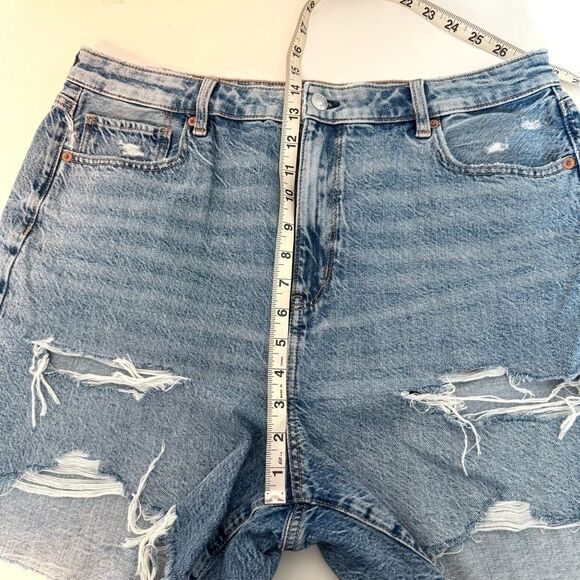 American Eagle Distressed Baggy Mom Short Size 16 - Picture 10 of 12